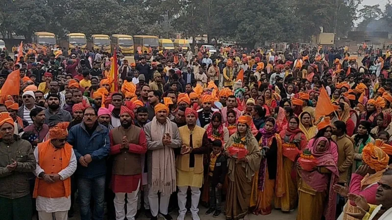 राम मय हुआ मेंहदावल : गाजे-बाजे के साथ निकली अक्षत कलश यात्रा, हर तरफ गूंजा जय श्रीराम 