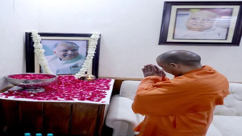 लखनऊ : CM योगी और जेपी नड्डा ने स्वर्गीय आशुतोष टंडन को दी श्रद्धांजलि 