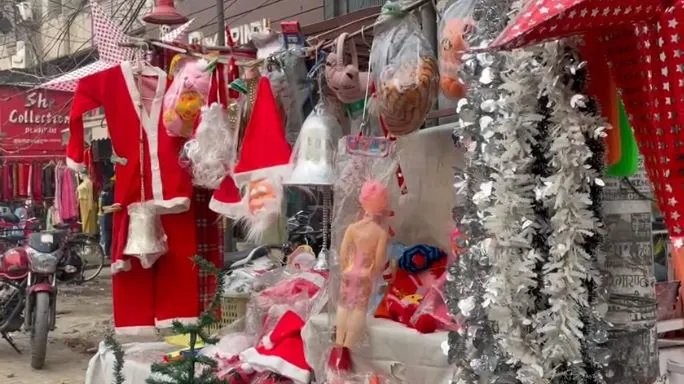 बरेली: क्रिसमस के लिए बाजार हुए गुलजार, गिरजाघरों में भी साज- सज्जा की हो गई शुरुआत