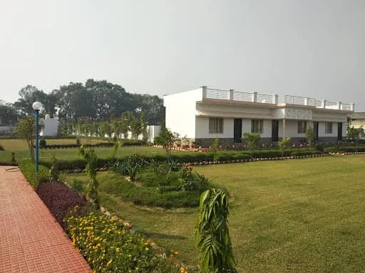 ग्रेटर बरेली की राह में अड़चन बनी 6400 वर्ग मीटर में बनी रिजॉर्ट, मालिक ने चुपचाप कंपाउंडिंग फीस जमा कर फंसाया पेच