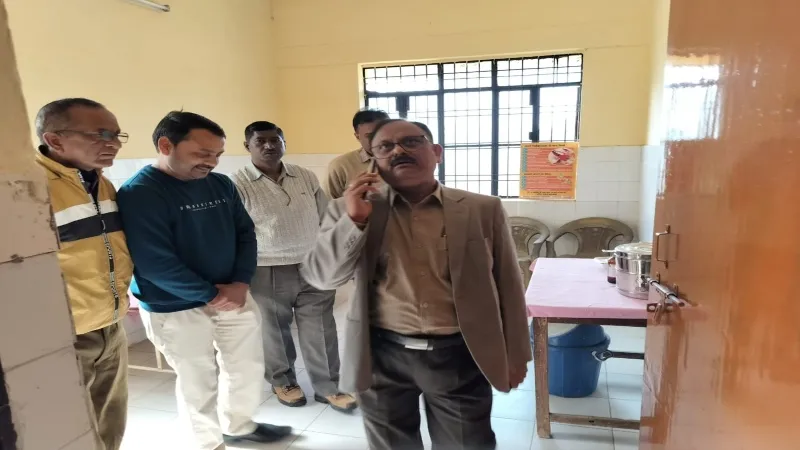 मुख्यमंत्री जन आरोग्य मेला में गायब मिली आशा, आंगनबाड़ी और एएनएम - रोका वेतन