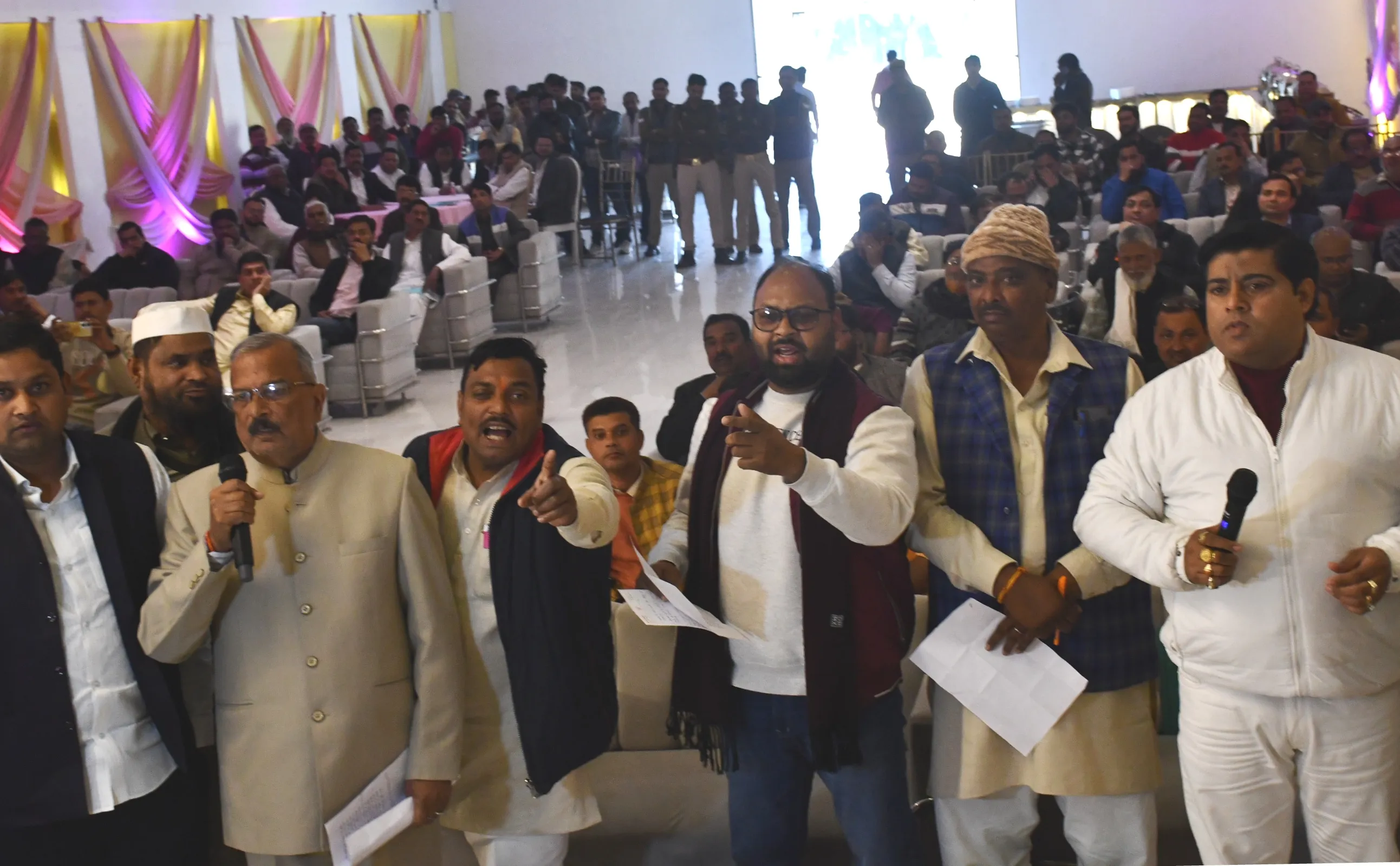 बरेली: सरकारी आवास पर चालीस लाख खर्च करने पर हंगामा, सदस्यों ने एएमए पर लगाए आरोप