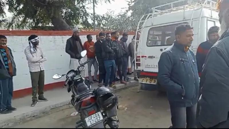 बहराइच : मोबाइल पर बात करते हुए युवक ने किया सुसाइड, छह दिन बाद होनी थी शादी   