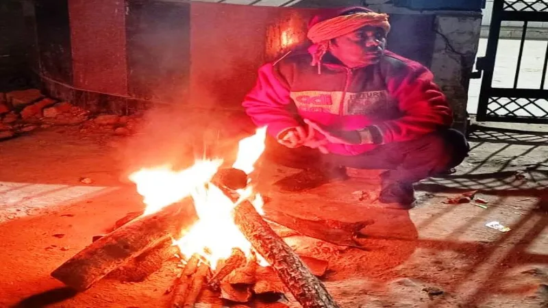 बांदा में पारा लुढ़ककर 8 डिग्री पर पहुंचा, हाड़कंपाऊ ठंड ने डाला डेरा