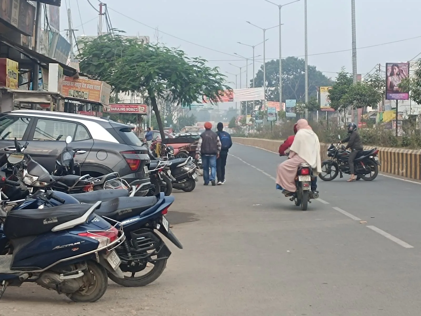 बरेली: करोड़ों फूंककर चौड़ी की गई सड़कों-फुटपाथों पर जम गए अतिक्रमणकारी