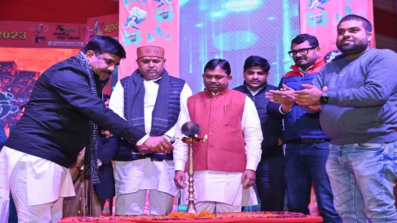 महादेवा महोत्सव : मंच पर बही काव्य की रसधार, श्रोताओं ने बजाईं तालियां 
