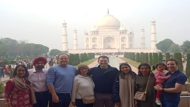 विश्व बैंक के अध्यक्ष ने परिवार संग देखा ताजमहल, कल जायेंगे आगरा किला