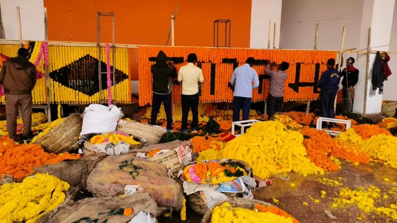 अयोध्या : पीएम मोदी के स्वागत में थाईलैंड से मंगाए गए फूल