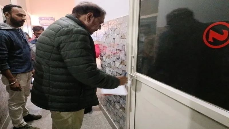 एसीएमओ का नर्सिंग होम पर छापा, दो की ओटी सीज ,एक को नोटिस जारी 