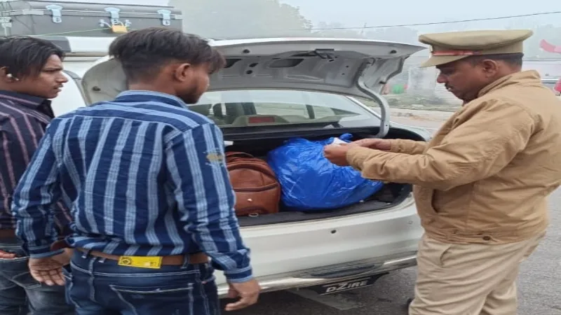 बहराइच : लखीमपुर और नेपाल सीमा पर पुलिस ने बढ़ाई सतर्कता, वाहनों की हुई जांच 