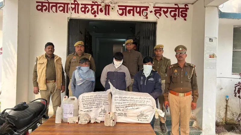 हरदोई में नकली शराब के साथ भाजपा युवा मोर्चा के मण्डल अध्यक्ष गिरफ्तार !