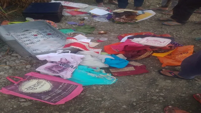 बहराइच : दो मकानों से लाखों की चोरी, खेत में पड़ा मिला सामान