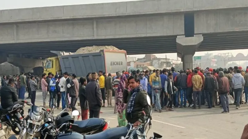 प्रयागराज : एक्सीडेंट में एक व्यक्ति की मौत, ग्रामीणों ने जाम किया NH-27 