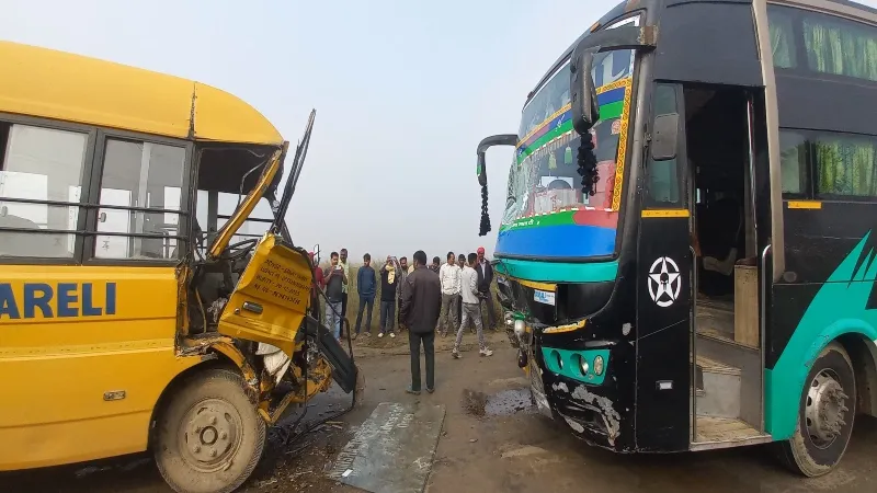 रायबरेली में स्कूल और टूरिस्ट बस की भिड़ंत में दो घायल 