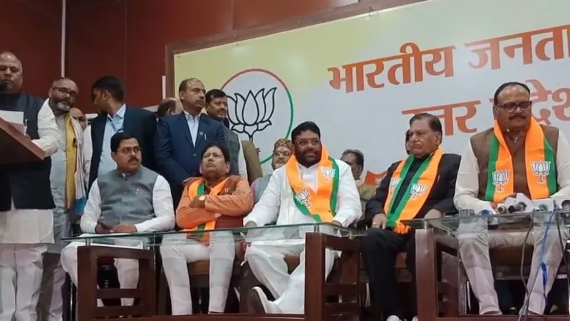 लखनऊ में कई दल के नेताओं ने ज्वाइन की BJP, डिप्टी CM ब्रजेश पाठक ने दिलाई सदस्यता    