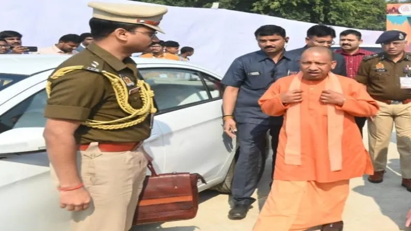दो दिवसीय दौरे पर आज वाराणसी आएंगे CM योगी, PM मोदी के आगमन की परखेंगे व्यवस्था  