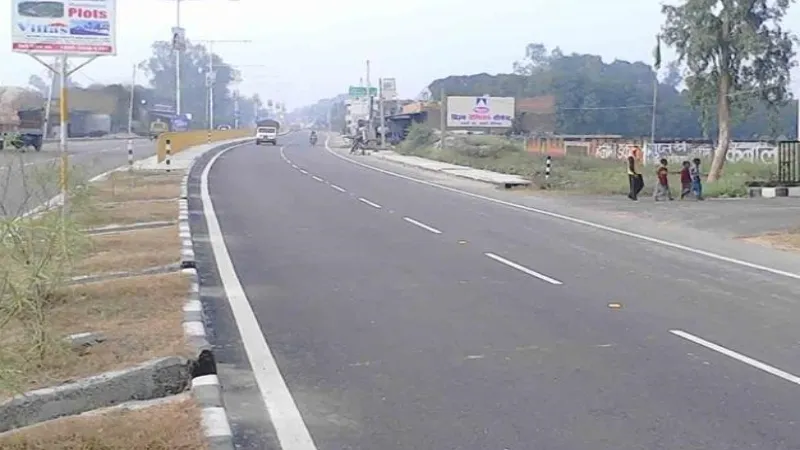 मुआवजे के लिए काश्तकार लगा रहे कलेक्ट्रेट के चक्कर