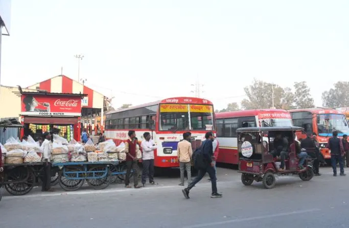 बरेली: डिप्टी सीएम के आने से पहले बस अड्डे से हटवाया अतिक्रमण, शाम होते फिर वही हाल