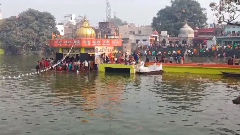 कासगंज: हर-हर गंगे के स्वर से गूंज उठे गंगा घाट, लाखों श्रद्धालुओं ने लगाई आस्था की डुबकी