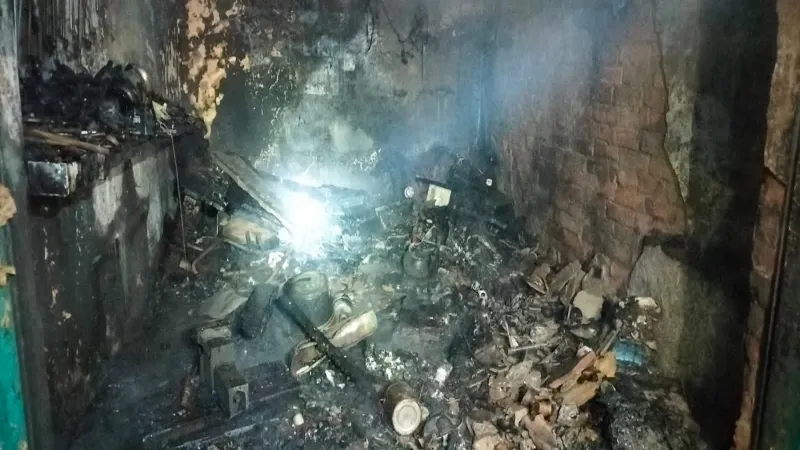 वाराणसी : शार्ट सर्किट से बाइक वर्कशॉप में लगी आग, लाखों का सामान जलकर राख