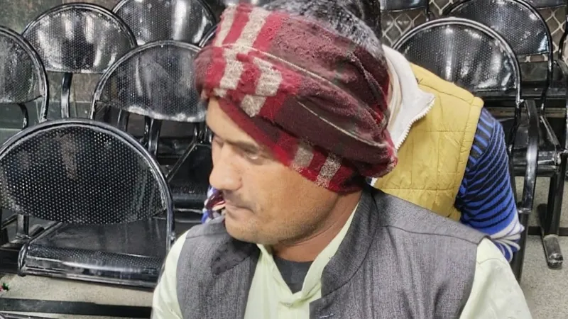 SGPGI : पहले आग और अब व्यवस्था दे रही दर्द, परिजन बोले-  बच्चा तो रहा नहीं, जमा पैसा वापस पाने के लिए भटक रहे हम 