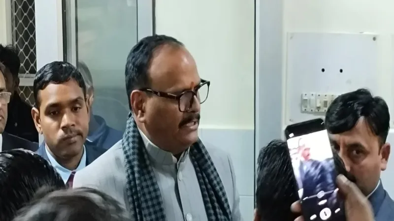 KGMU Video : डिप्टी सीएम ब्रजेश पाठक पहुंचे ट्रामा सेंटर, कहा - आगे हड़ताल हुई तो लगेगा ESMA