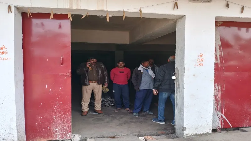 कानपुर : आयरन स्टोर से लाखों की चोरी, जांच में जुटी पुलिस 