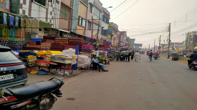 संतकबीरनगर : भीषण अतिक्रमण की चपेट में है मुख्यालय की Main street, बुलडोजर एक्शन की तैयारी में जुटा प्रशासन 