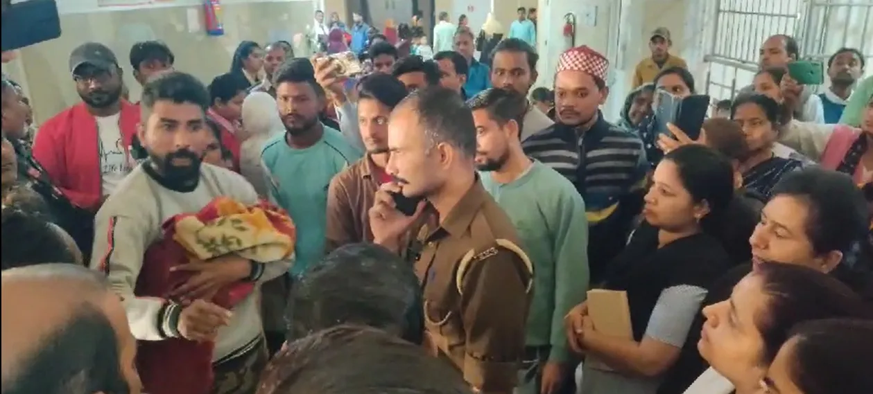 बरेली: जिला महिला अस्पताल में नवजात की मौत पर परिजनों ने काटा हंगामा