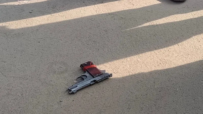 लखनऊ में सड़क पर पड़ा मिला पिस्टल, इलाके में सनसनी 