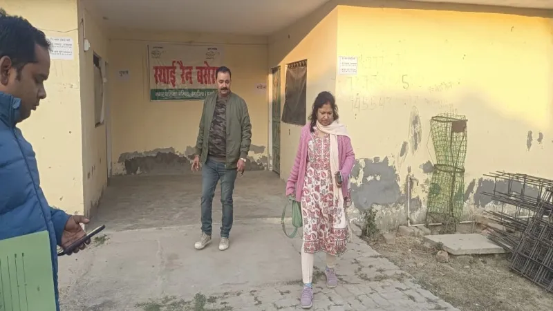 हरदोई : सर्द हवा से बढ़ी ठंड, संडीला में अभी तक चिन्हित स्थानों पर नहीं जले अलाव 