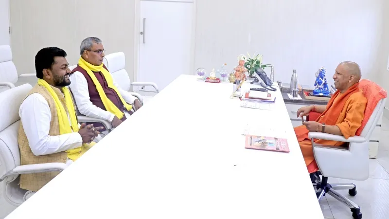 CM योगी से मिले ओपी राजभर, उपेक्षित बंजारा समाज पर की चर्चा 