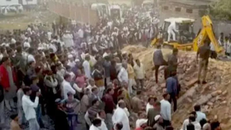 मऊ हादसा अपडेट : 7 लोगों की मौत, आरोपी पिता-पुत्र गिरफ्तार - घायलों का चल रहा इलाज 