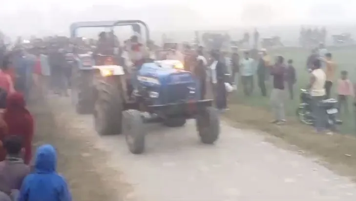 बदायूं: ट्रैक्टर खींचने की शर्त... हारने पर गांव में मारपीट, वीडियो वायरल