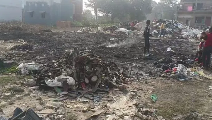 पीलीभीत: कबाड़ के गोदाम में युवक ने लगाई आग, लाखों का नुकसान