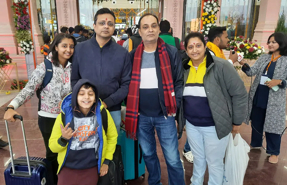 जहाज से घूमने दिल्ली गए अयोध्यावासी, लोगों में दिखी खुशी की लहर