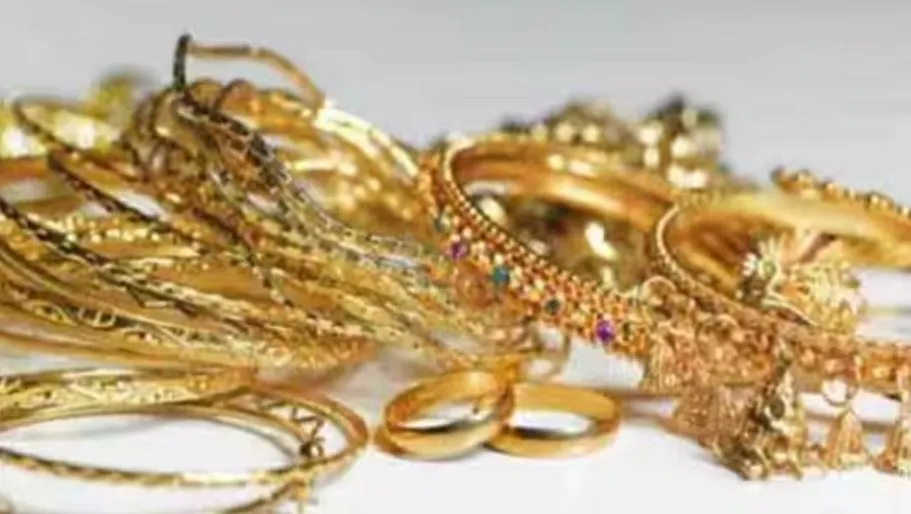 लखीमपुर-खीरी: पिकअप में सामान लादकर जा रहे युवक के ढाई लाख के जेवर गायब