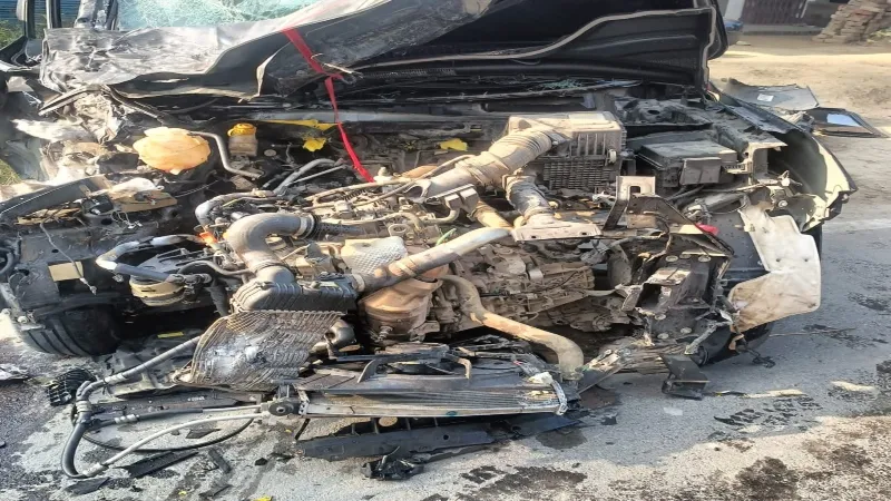 Raebareli accident : ट्रक ने कार को मारी टक्कर, चार घायल 