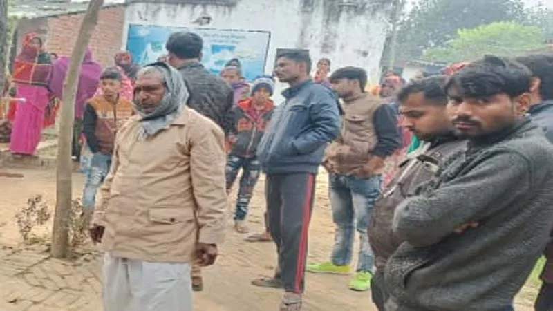 सुलतानपुर: कमरे में लटकता मिला किशोरी का शव, परिजनों में कोहराम