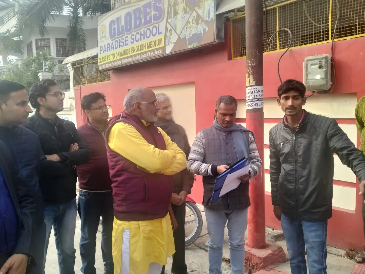कानपुर:  बाल आयोग की टीम ने स्कूल संचालक और टीचरों को फटकारा