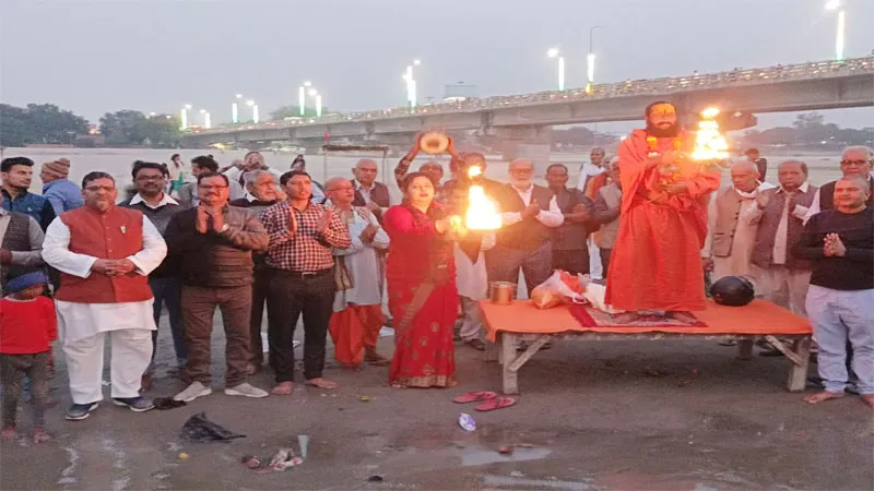 उन्नाव में रामदास महाराज का हुआ भव्य स्वागत, गंगा आरती कर किया दीपदान