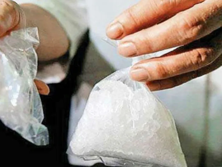 बरेली: एएनटीएफ से छात्र कर रहे थे स्मैक का ''सौदा'',काली पन्नी में टोपी रख कर पहुंचे थे डील करने