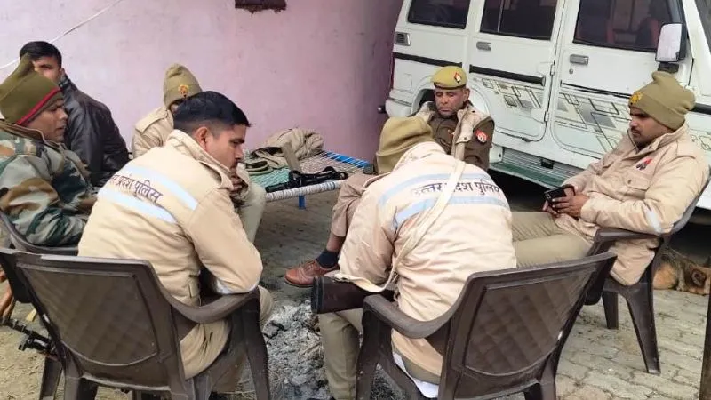 Kannauj News: तालाब की जमीन पर हिस्ट्रीशीटर ने तान दिया मकान, पीएसी के जवान तैनात, जानें- पूरा मामला