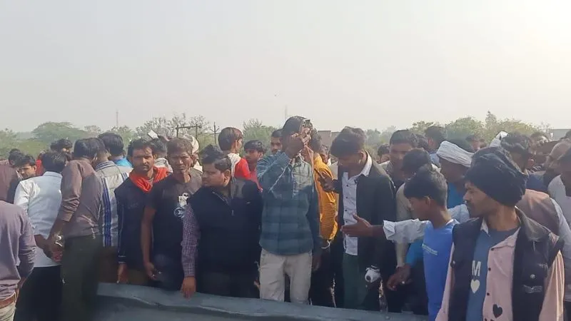 Auraiya Accident: आगरा लखनऊ एक्सप्रेस-वे पर वाहन का इंतजार कर रहे नौ लोगों को कार ने रौंदा, तीन की मौत, छह घायल