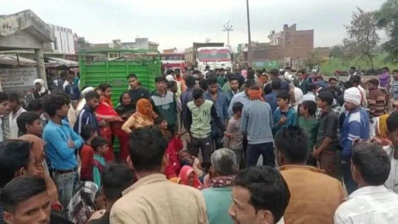 Farrukhabad Accident: इटावा बरेली हाइवे पर ट्रक ने साइकिल सवार छात्र को कुचला मौत, भीड़ ने शव रखकर लगाया जाम