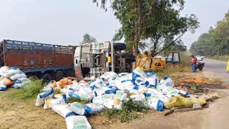 Unnao Accident: अनियंत्रित ट्रक बाइक सवारों को टक्कर मार ऊपर पलटा, दो की मौत, हरदोई के रहने वाले थे
