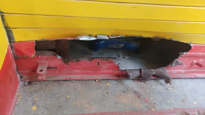 Auraiya News: एक रात मे फफूँद मुरादगंज रोड़ पर तीन चोरियों से क्षेत्र मे फैली सनसनी, जांच में जुटी पुलिस