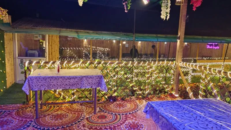 Happy New Year 2024: Banda में नए साल के स्वगत की तैयारियां पूरी, सज गए होटल व रेस्टोरेंट