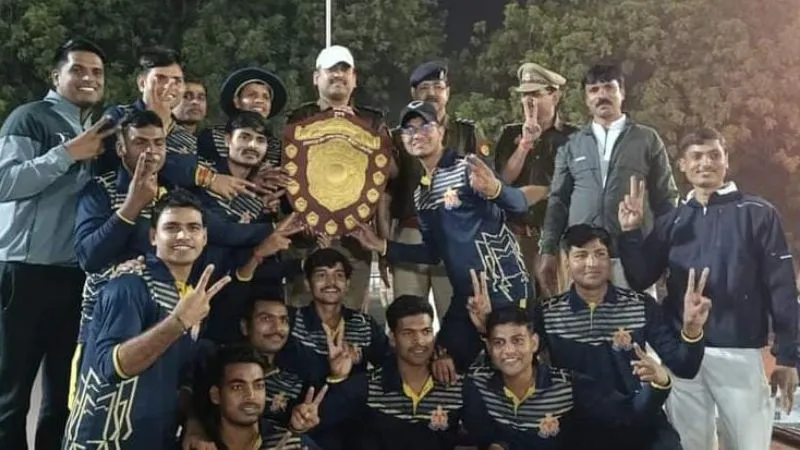 क्रिकेट प्रतियोगिता में प्रयागराज को हराकर मेजबान बांदा बना चैंपियन, एसपी ने किया 24वीं अन्तर्जनपदीय पुलिस क्रिकेट प्रतियोगिता का समापन