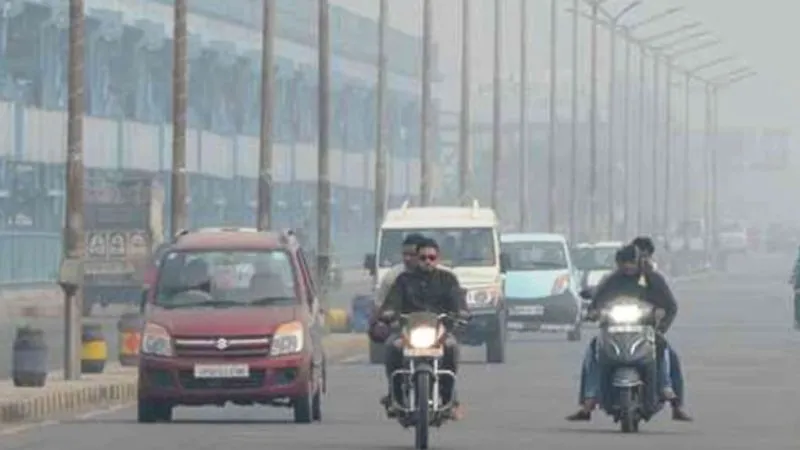 Kanpur Weather Today: कोहरे से बढ़ी गलन… दिन में भी चल रही ठंडी हवा, इतने दिन बाद बन रहे बारिश के आसार